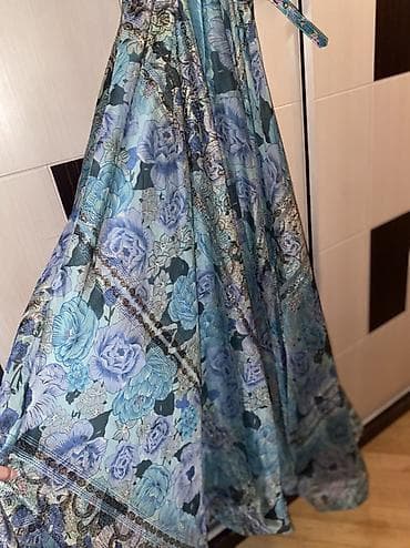 Şəxsi əşyalar: Mavi-yaşıl çalarlı, çiçək naxışlı uzun don - Üslub: V-yaxa, ökçə — 5