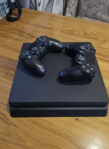 Playstation 4 ideal, təmirsiz plombu yerində. real müştəri üçün