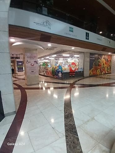 1 Boş masa icarəyə verilir Meqafunda yerləşən ofisimizdə 1 boş masa