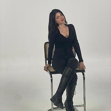 İş axtariram Salam adim Humay 25 yasim var boy 168 ceki 48 ceklislere