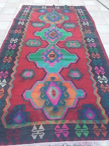 Rəngarəng, ənənəvi kilim - Naxış: Qafqaz üslubunda həndəsi motivlər