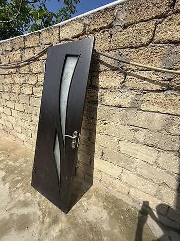 pol seki: Qapı – dekorativ şüşəli, tünd rəngdə - Material: MDF/taxta əsaslı — 2