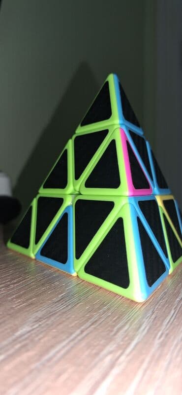 Yolka işıqları: Piraminx (piramida şəklində rubik tipli) bulmacası - Forma — 1