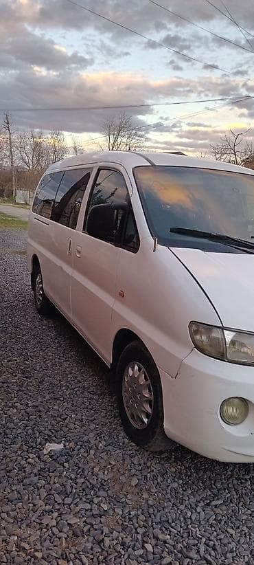 opel astra xecbek: Hyundai H-1/Starex mikroavtobus – ağ rəng, 77-NE-679 dövlət nömrə — 4