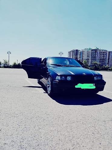 BMW sedan – idman üslublu tüninqlə - Korpus: qara rəngli 4 qapılı — 8