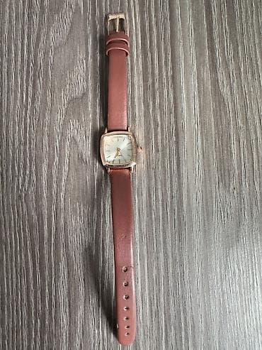 klassik saatlar: Qadın qol saatı – kvadrat formalı klassik model - Korpus: qızılı — 1