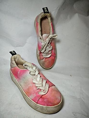 brend krasovkalar: Kurt Geiger KC brendi qadın krossovkaları - Model: Aşağı profilli — 2