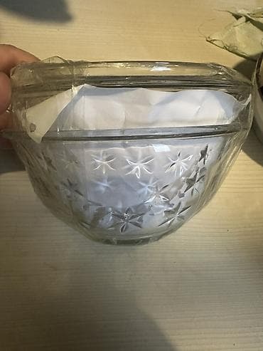 Столовые приборы: Qablar hamsi tezedi hec biri istifade olunmayib. Qrafin dest -12 azn — 4