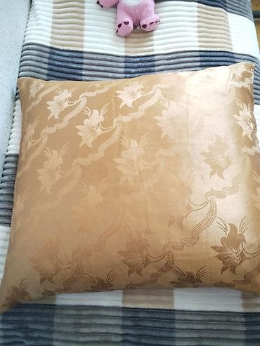 Qızılı naxışlı yastıq 5 yastıq - Ölçü: təxminən iri ölçü (kvadrat