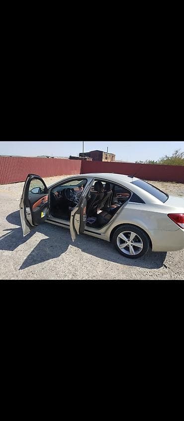 Продажа авто: Chevrolet Cruze sedan - Kuzov: sedan, qızılı/metalik rəng - — 6