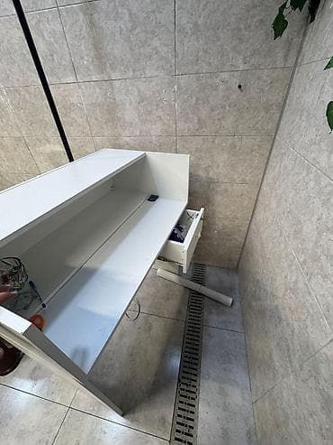 офисная мебель баку: Güzgü 200azn,resepsin 120azn,kreslo 50azn az işlənib təzə — 4