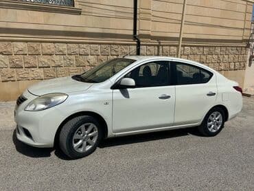 changan uni v: Nissan Sunny sedan – ağ rəng, 4 qapı, AZ nömrə nişanı (90-RB-782) — 4