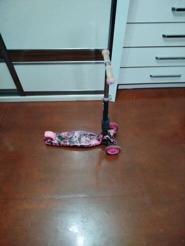 трюковой самокат в бишкеке: Uşaq skuterı – 3 təkərli model - Rəng: çəhrayı və qara naxışlı gövdə — 1