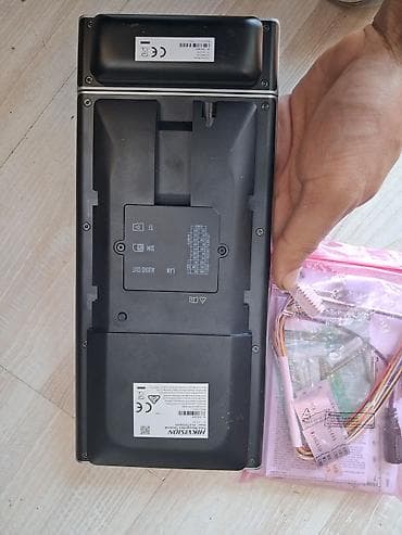 darvazalar 2021: Hikvision akses‑nəzarət və terminallı üz/fingerprint oxuyucu qurğu — 2