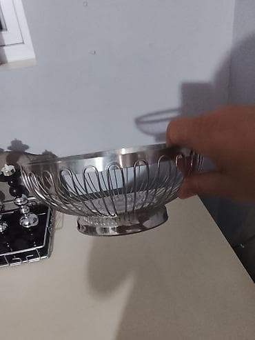 malax meyve: Metal materialdan hazırlanmış, gümüşü rəngli meyvə səbəti. Dəyirmi — 1