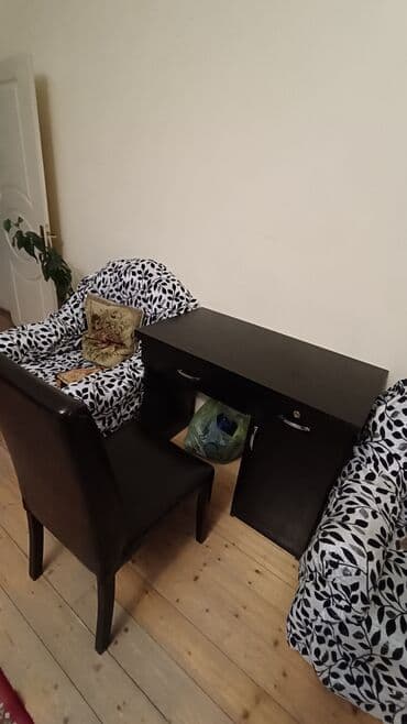 Qonaq otağı üçün, İşlənmiş, Açılmayan, Dördbucaq masa, 2 stul