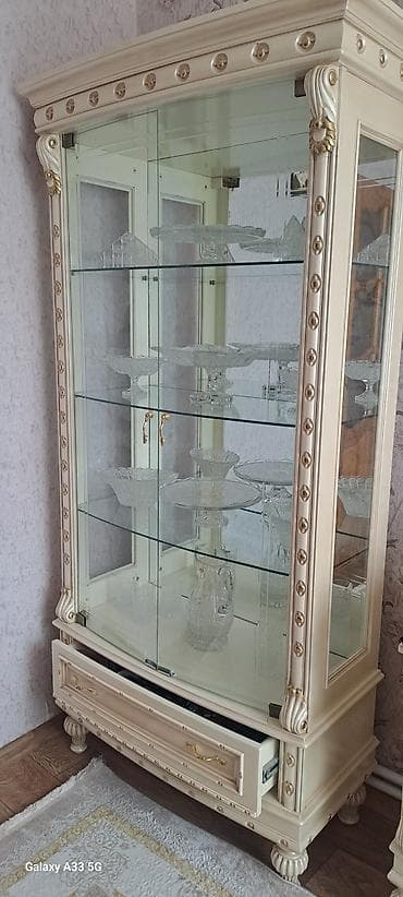 Стендовые витрины: Стеклянная витрина-шкаф — 6