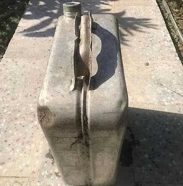 traktor ekskavator: Metaldan yanacaq bidonu - Tutumu: 20 litr (qabın üzərində qeyd var) - — 2