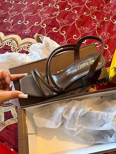 Basanoşka və səndəllər: Qadın sandaleti – Safir Shoes

Tezedir isdifede olunmayıb — 2