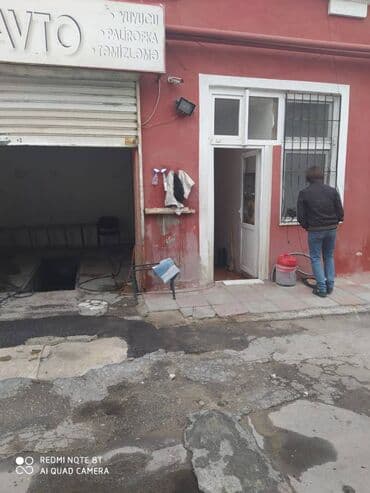 Nizami metrosuna yaxın yol kənarı moyka icarəyə verilir.Su işıq