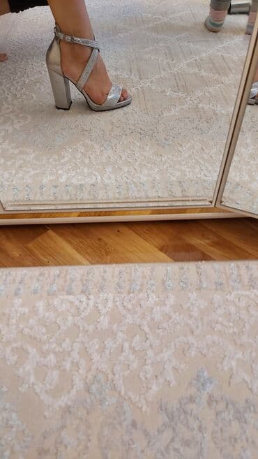 босоножки новые 36 размер: Размер: 37, цвет - Серебристый, Б/у — 2