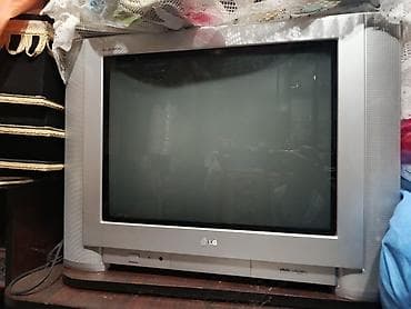 107 ekran: LG FLATRON kineskop televizoru - Ekran: təxminən 29–32 düym, düz — 1