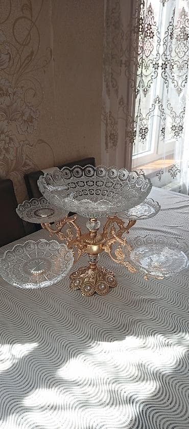 Böyük en boyuyundendir Meyve cerez qabi.Agirdir 4 kilo rahat meyve