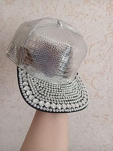 memi paltar: Gümüşü rəngdə dəri fakturalı,parlaq,timsah naxışlı süni dəri effekti — 1