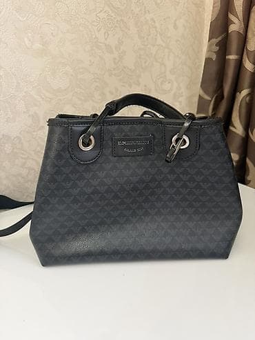 qara çanta: Emporio Armani qadın çantası - Rəng: qara - Dizayn: bütün səth — 1