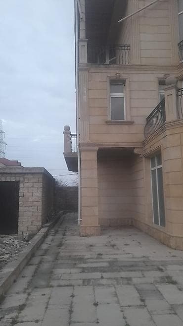 Villaların satışı. 2 si birlikde 40 sotun içində, biri remontlu, biri