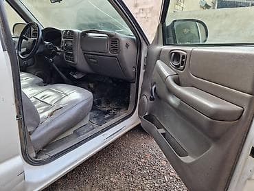 mersedes sprinter satisi: Chevrolet S-10 pikap, ağ rəng. - Kuzov: tək kabina, uzun yük bölməsi — 9