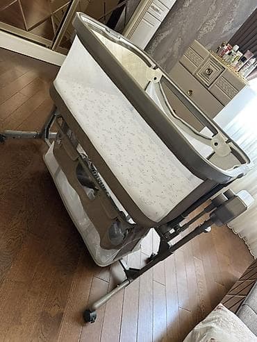 4moms baku: Oğlan və qız üçün, Dördbucaq, Beşik, Dəstsiz, Matras ilə, Yellənmə mexanizm ilə — 4