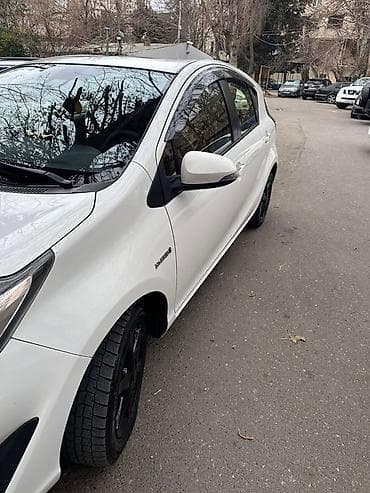 honda stream 2002: Toyota Aqua Hybrid icare depozit 300 azn gunluk 25 azn — 5