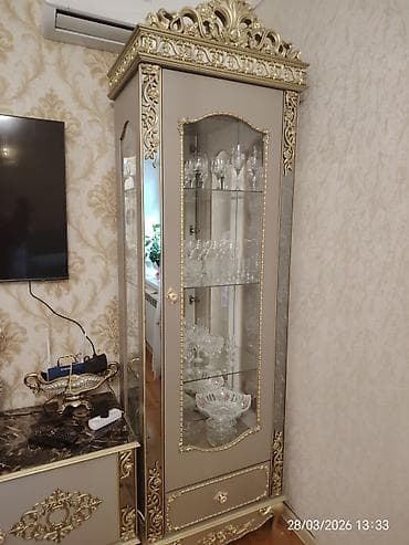 nabor: Klassik üslubda qonaq otağı üçün vitrin və TV tumbası dəsti - Üslub — 3