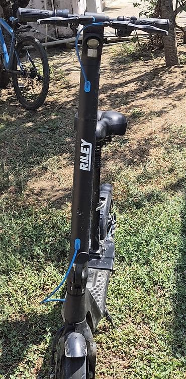 schmeler electric: RILEY markalı elektrikli skuter. Qara rəngli korpuslu bu model — 2