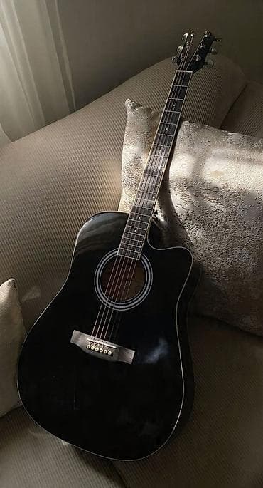 rock gitara: Gitara demək olar ki, yenidir cəmi bir ay ərzində çox az istifadə — 1
