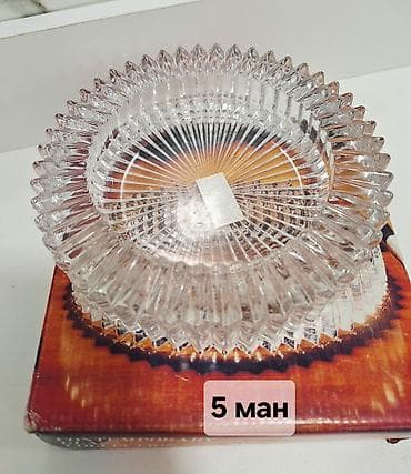 Şüşə qab – dekorativ kəlləli dizayn - Material: şəffaf şüşə - Forma