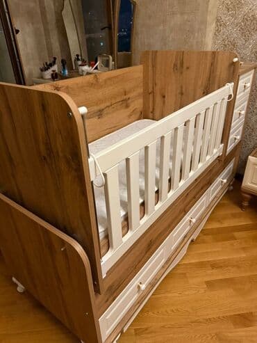 продам детскую кроватку: Oğlan və qız üçün, İşlənmiş, Dördbucaq, Beşik, Dəst ilə, Matras ilə, Yellənmə mexanizmsiz — 1