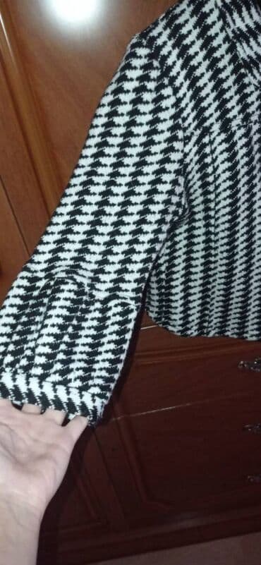 bine qadın geyimleri instagram: Ağ qara kostyum M razmer - 38 bədən — 2