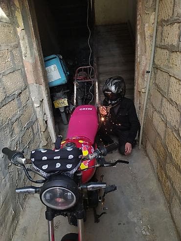 Yağlar və avtokimyəvi maddələr: Satılır: şəhər içi sürüşlər üçün yığılmış yüngül motosiklet — 1