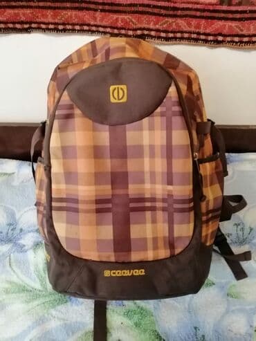 Şəhər istifadəsi üçün nəzərdə tutulmuş bu uniseks bel çantası qəhvəyi