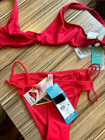 Qırmızı iki hissəli bikini dəsti - Rəng: parlaq qırmızı - Üst hissə