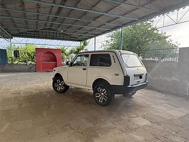 opel vectra b: LADA Niva 4x4, ağ rəngli, 3 qapılı off-road SUV. Xüsusiyyətlər və — 3