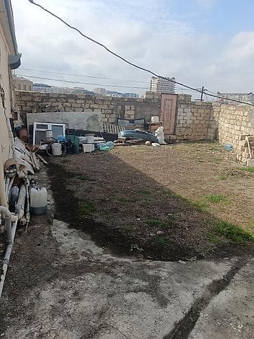 Mənzillər: Masazirda əsas yola yaxın yerdə yerləşen 3 otaqli orta temirli heyet — 1