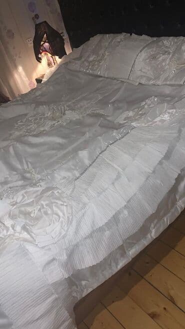evde qal wekiller: Yataq üçün Yeni Yataq örtüyü, Ünvandan götürmə — 5