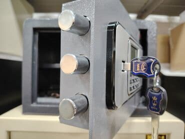 копилка на 100 тысяч сом таблица: Hundurluk 25 Derinlik 25 Eni 35 Seyf acar və kodilə işləyir — 3