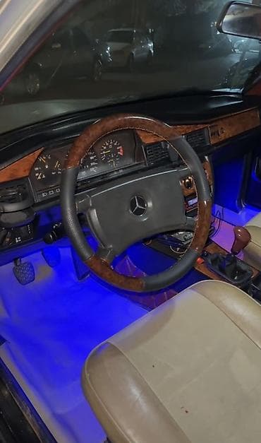 vito 651 motor: Mercedes-Benz 190 (W201) sedan - Gümüşü rəng, klassik W201 dizaynı - — 4