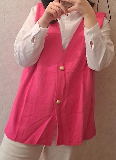 Qadın üçün parlaq çəhrayı rəngli uzun jilet - Model: V-yaxa, dizdən