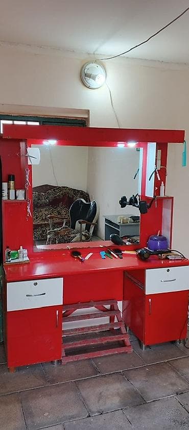 Salon üçün kosmetik-stol güzgü komplekti Bərdəyə catdırılma var -