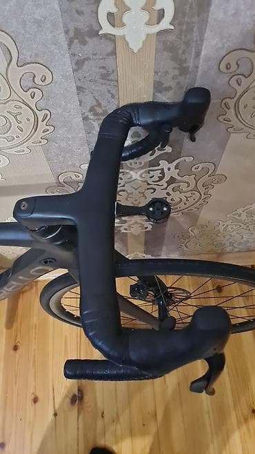 Şosse velosipedləri: Pinarello yol velosipedi – karbon çərçivə və aero dizayn — 7